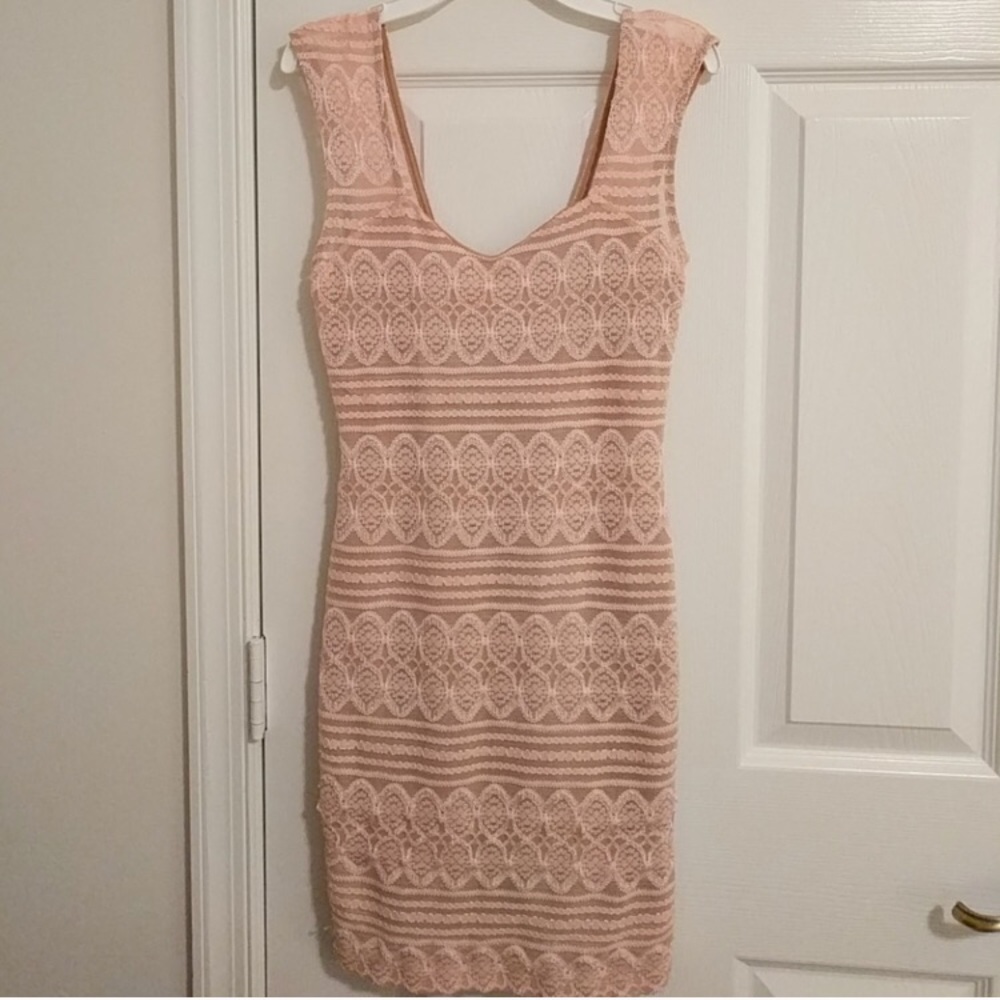 BODY CENTRAL lace bodycon